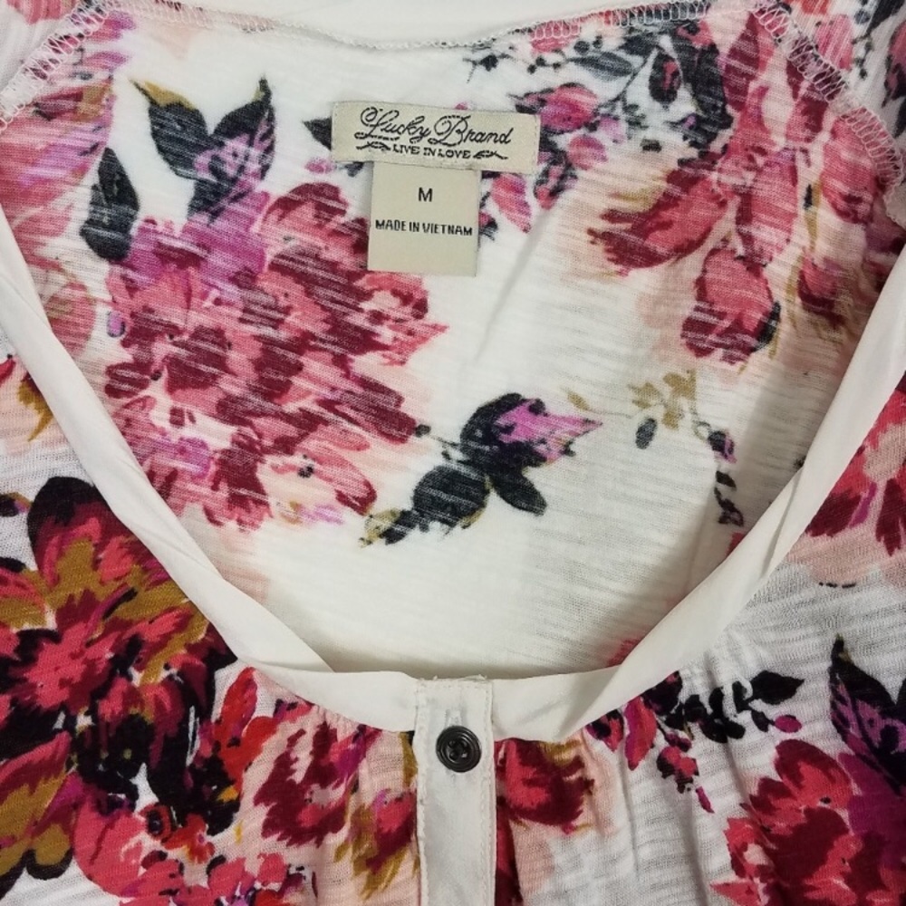 Adorable Lucky Brand Henley Top - Picture 3 of 5